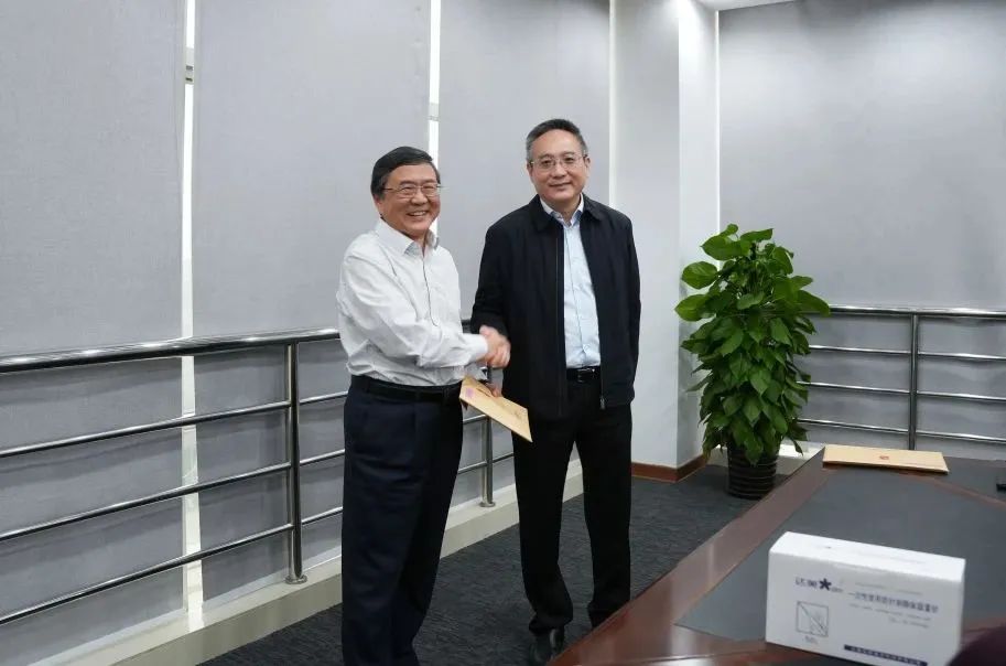 奉賢區(qū)人大常委會(huì)黨組書(shū)記、主任張培榮一行蒞臨上海山美股份開(kāi)展“優(yōu)環(huán)境、穩(wěn)經(jīng)濟(jì)”大走訪(fǎng)大調(diào)研